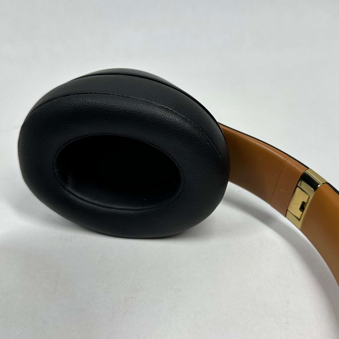 Beats Studio3 Wireless Bluetooth Headphones Midnight Black Skyline Edition