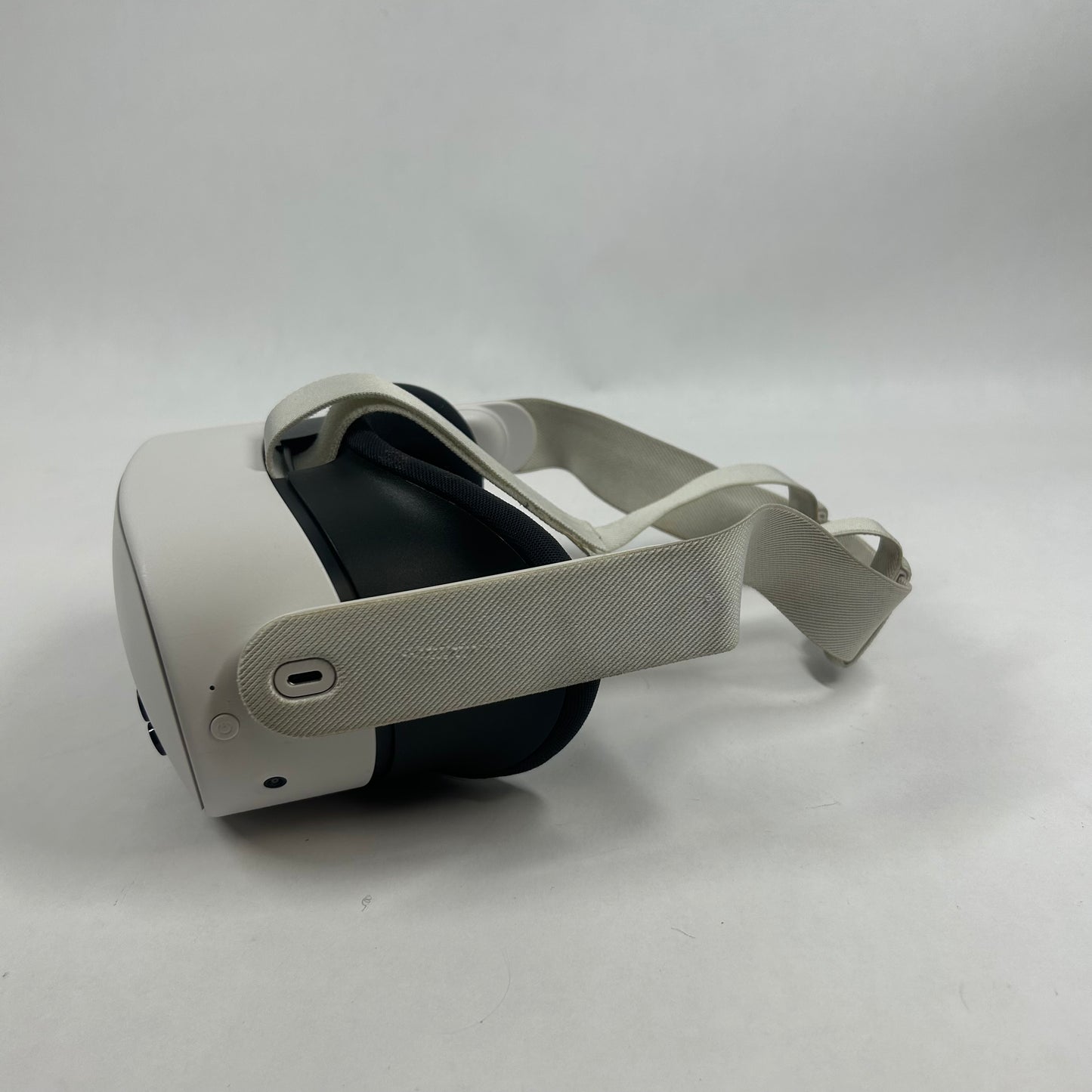 Meta Quest 3S 128GB Standalone All-in-One VR Headset P97
