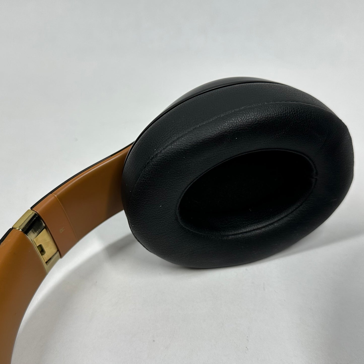 Beats Studio3 Wireless Bluetooth Headphones Midnight Black Skyline Edition
