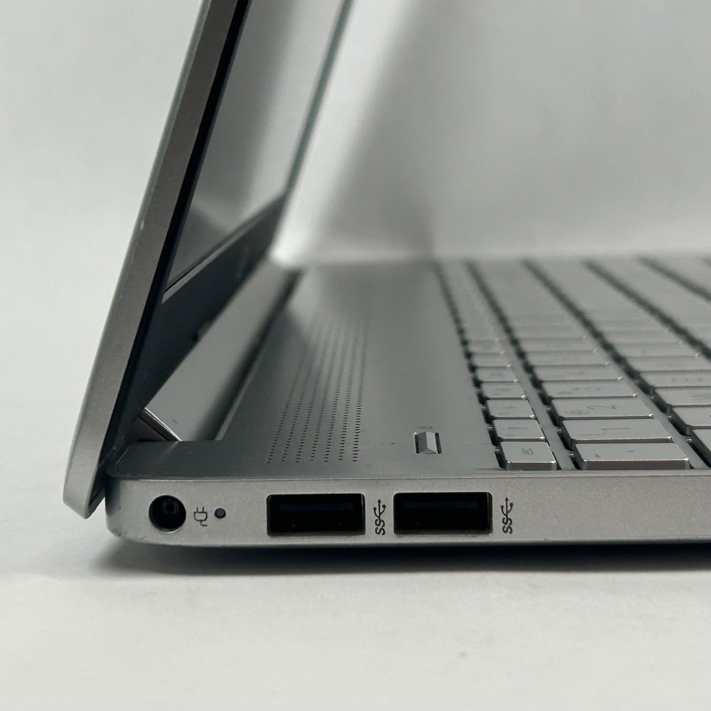 HP Laptop 15-EF105HR 15.6" Athlon Silver 3050U 2.3GHz 4GB RAM 128GB SSD