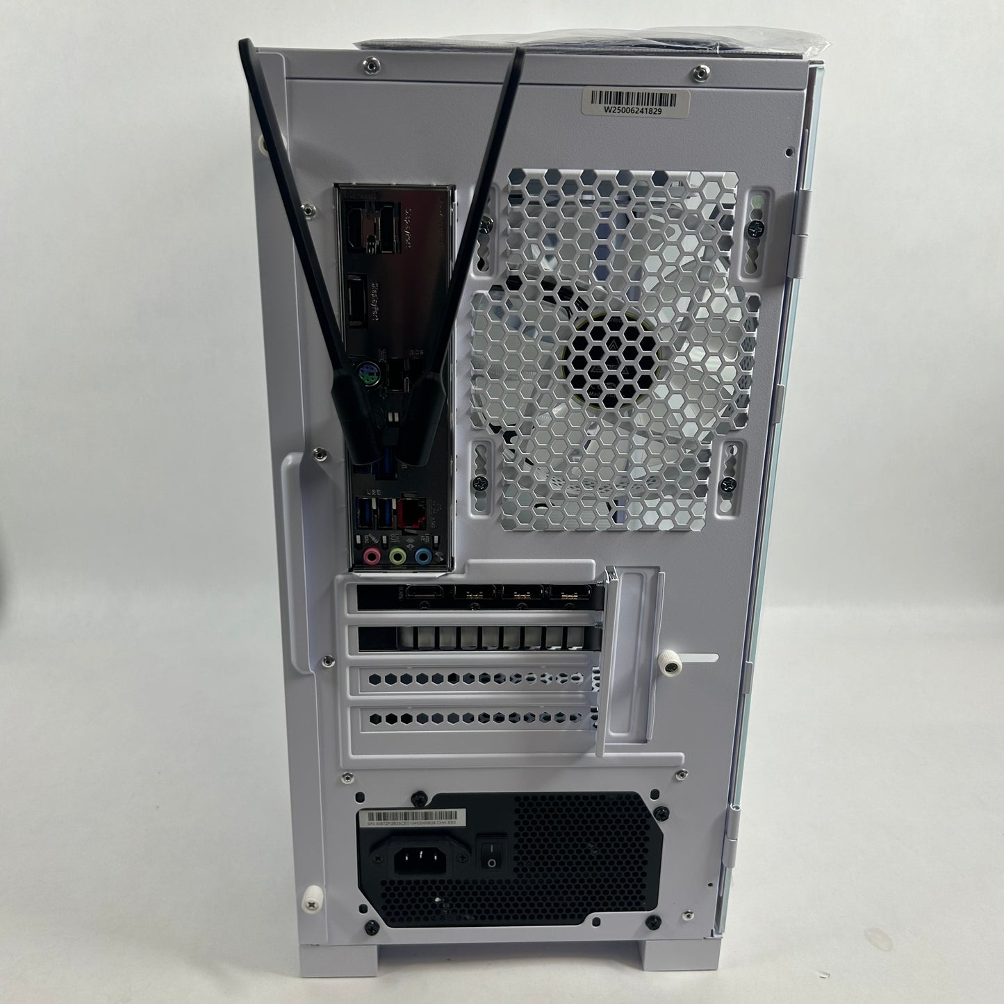 Montech Air 100 Ryzen 5 9600X 32GB RAM 1TB SSD Gigabyte GeForce GTX 5060
