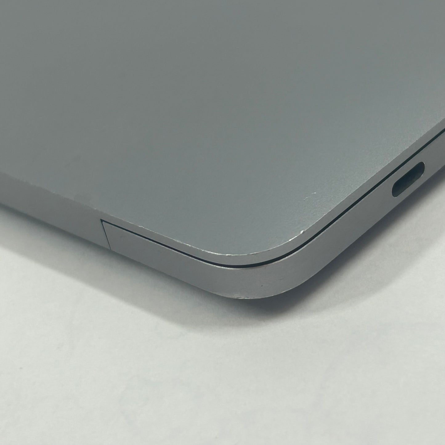 2020 Apple MacBook Pro 13.3" i5 2.0GHz 16GB RAM 512GB SSD Space Gray A2251