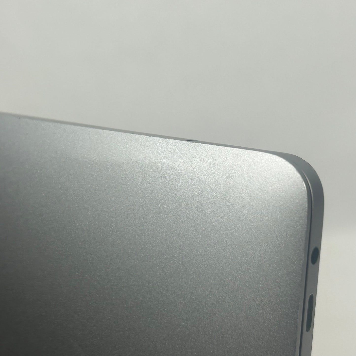 2020 Apple MacBook Pro 13.3" i5 2.0GHz 16GB RAM 512GB SSD Space Gray A2251