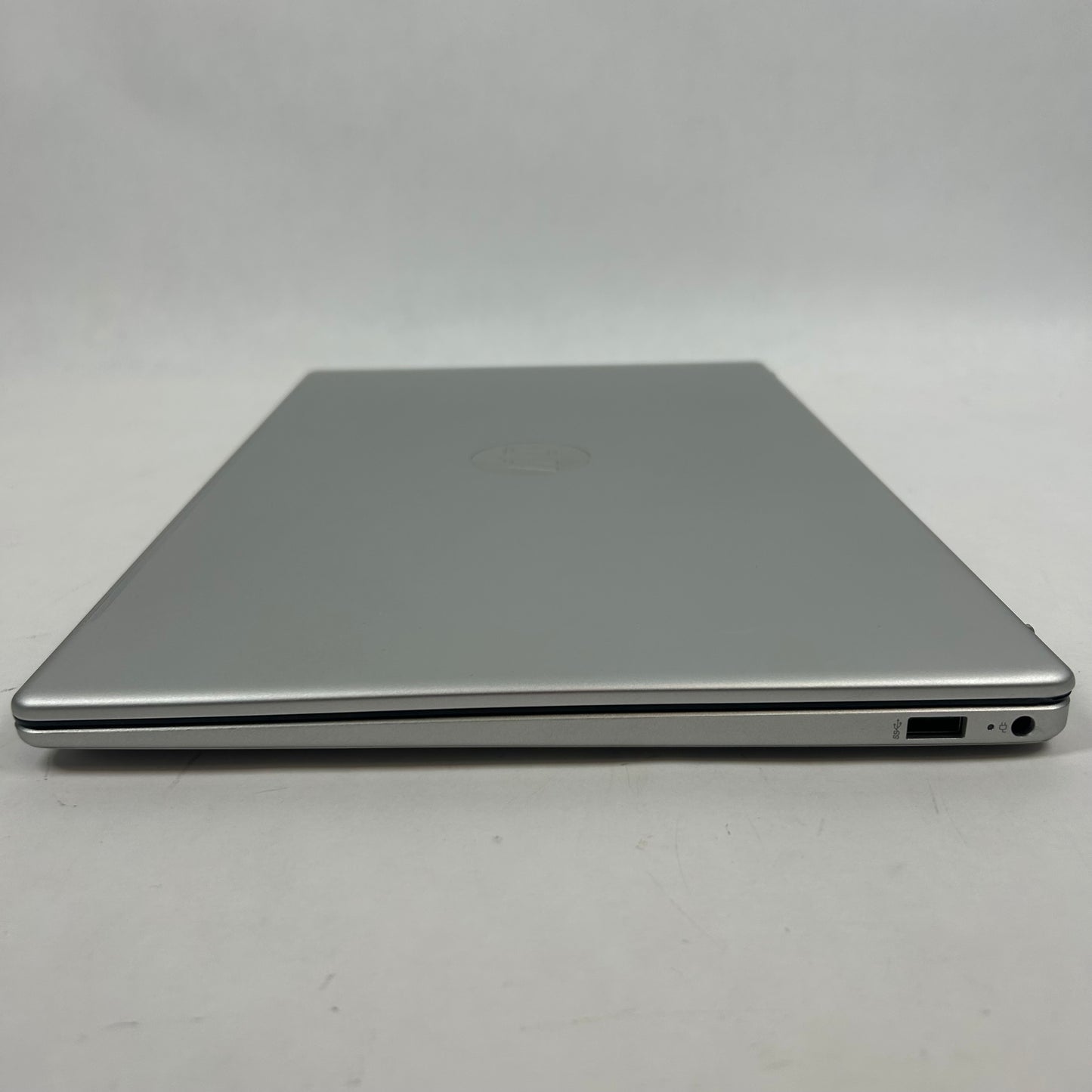 HP Laptop 15-FC0305NR 15.6" Ryzen 5 7520U 2.8GHz 8GB RAM 512GB SSD