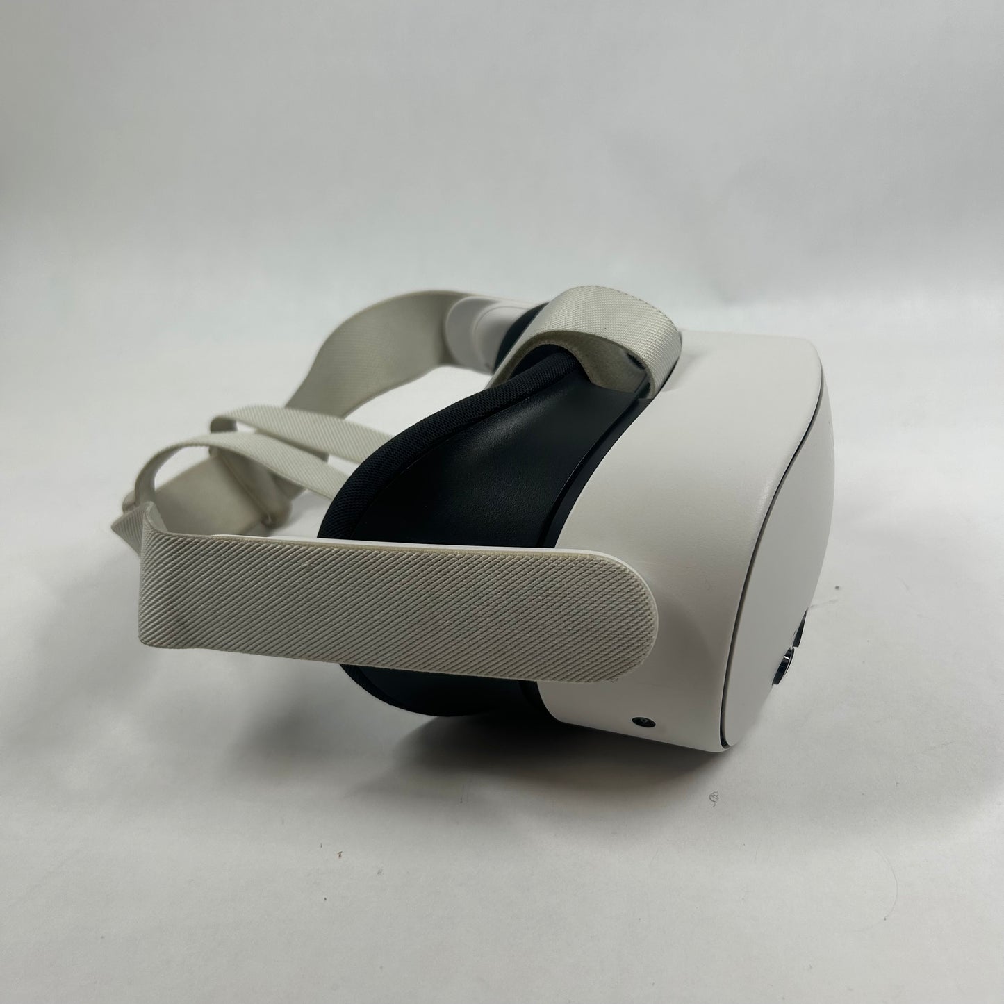 Meta Quest 3S 128GB Standalone All-in-One VR Headset P97