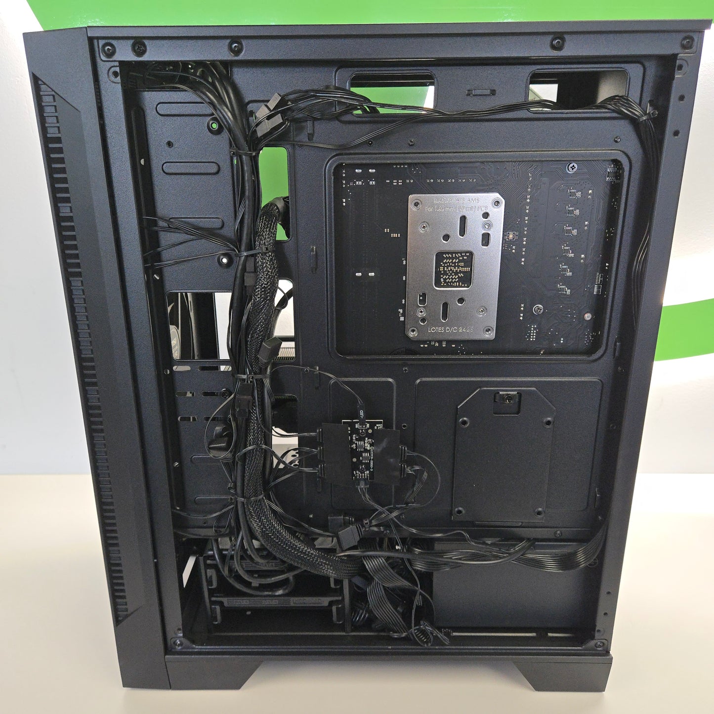 MSI Codex Z2 Ryzen 5 8400F 4.20GHz 16GB RAM 1TB SSD MSI GeForce RTX 4060 Ti