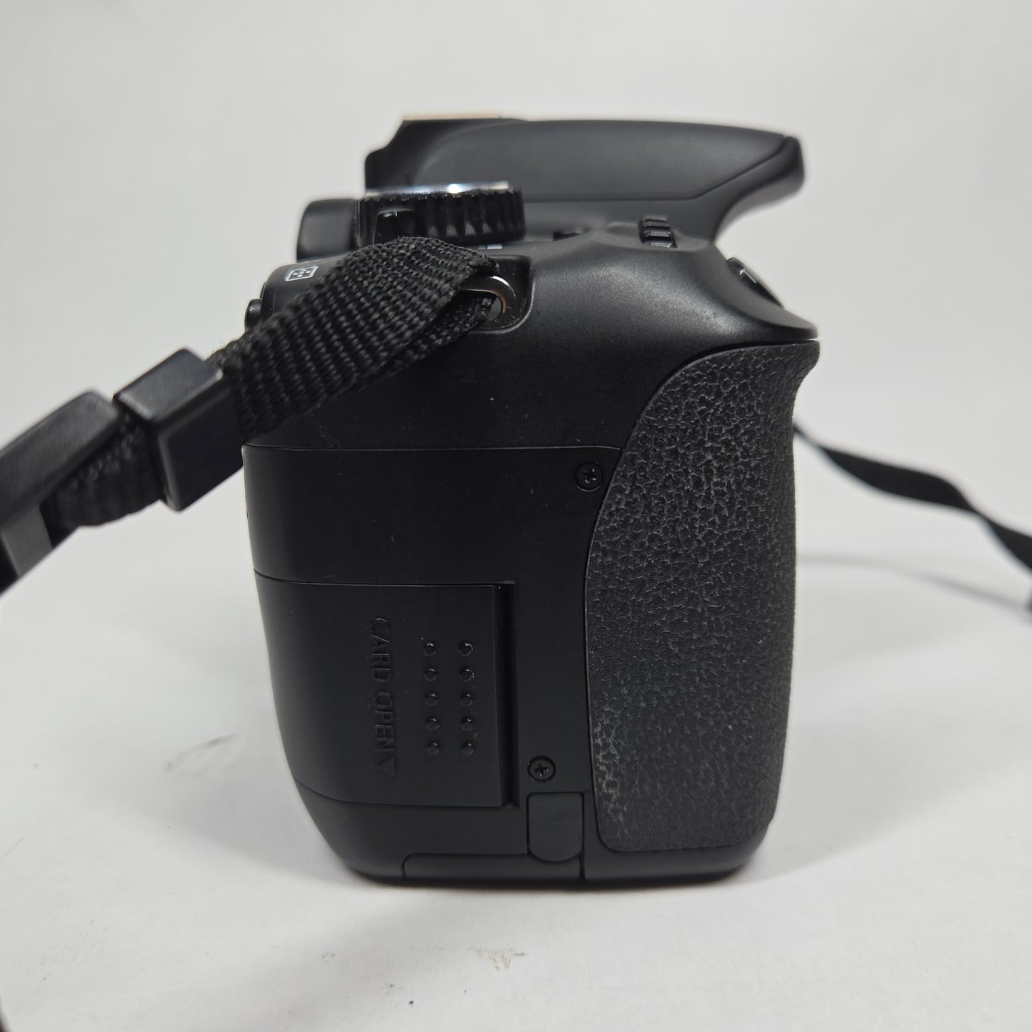 Canon EOS Rebel T4i 18.0MP Digital SLR DSLR Camera Body Only