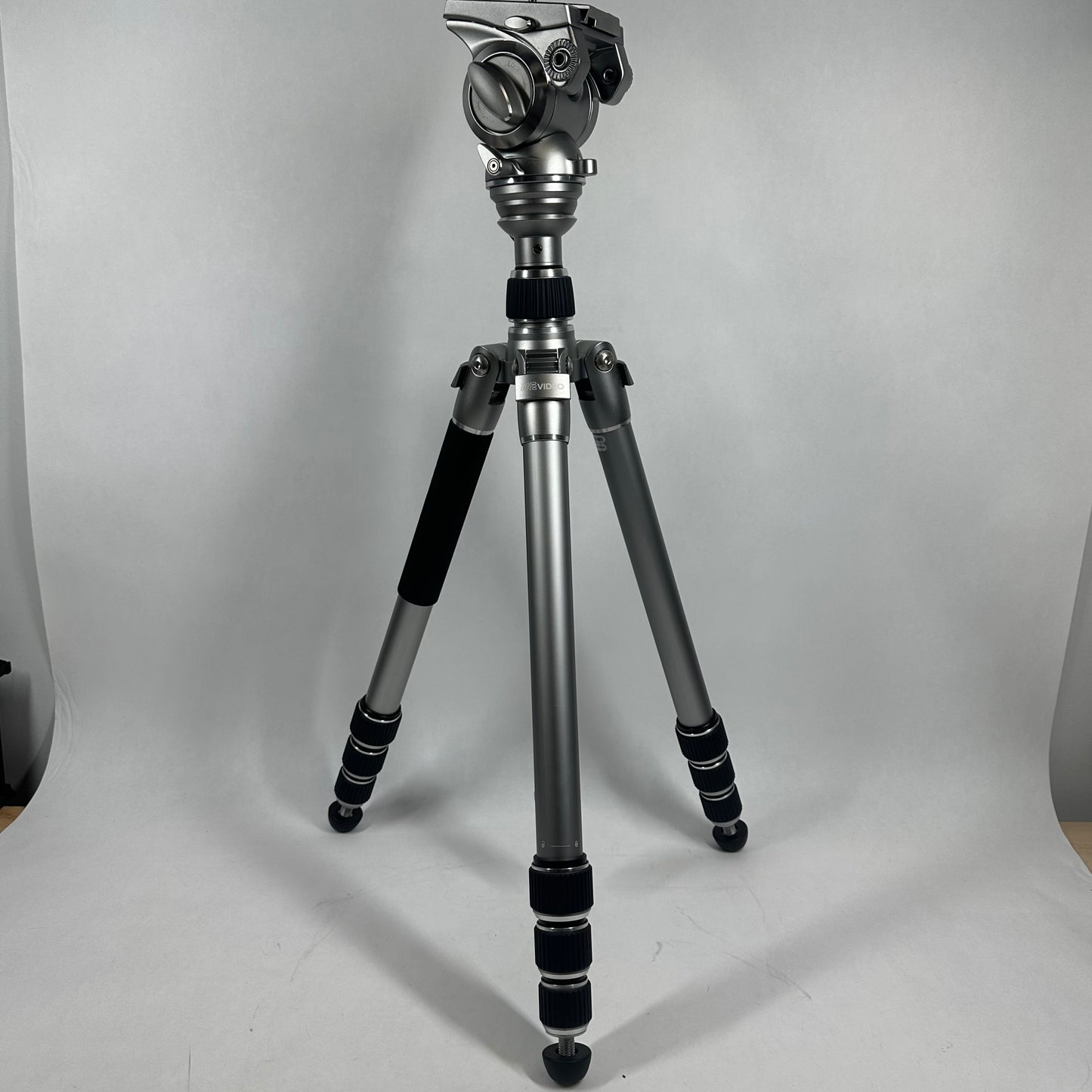 MeVideo Globetrotter Aluminum Pro Video Tripod Kit GTVATTN