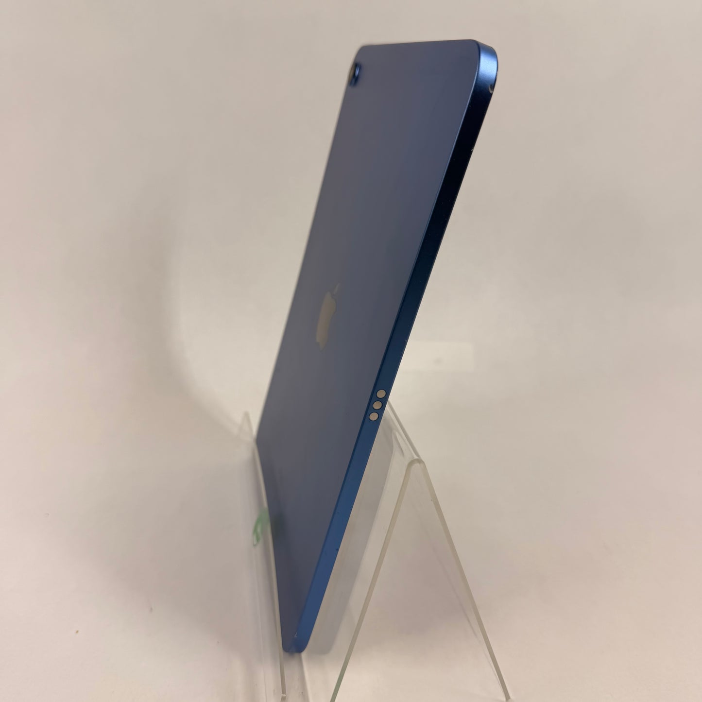 READ WiFi Only Apple iPad Air 4th Gen 64GB Silver NYFM2LL/A