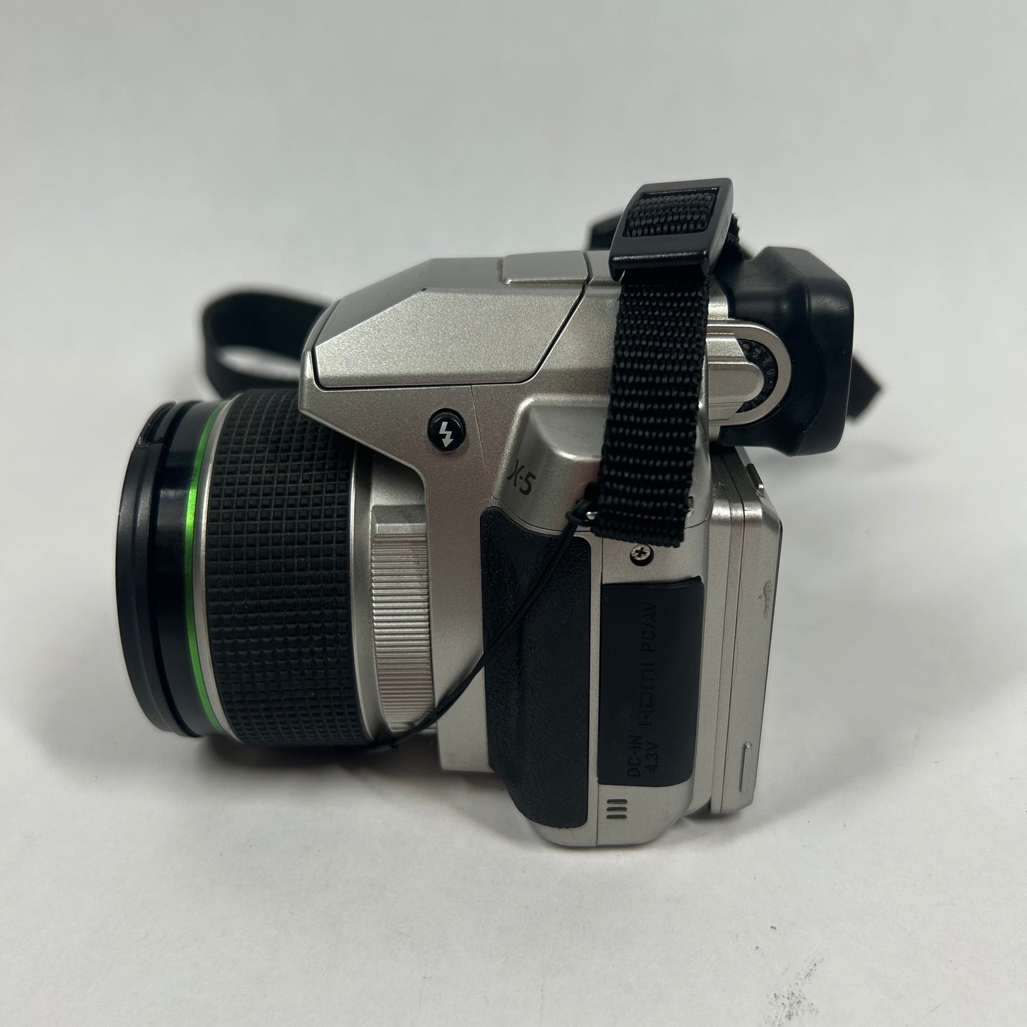 Pentax X-5 X-5 16.0MP Digital Camera 555 Shutter Count