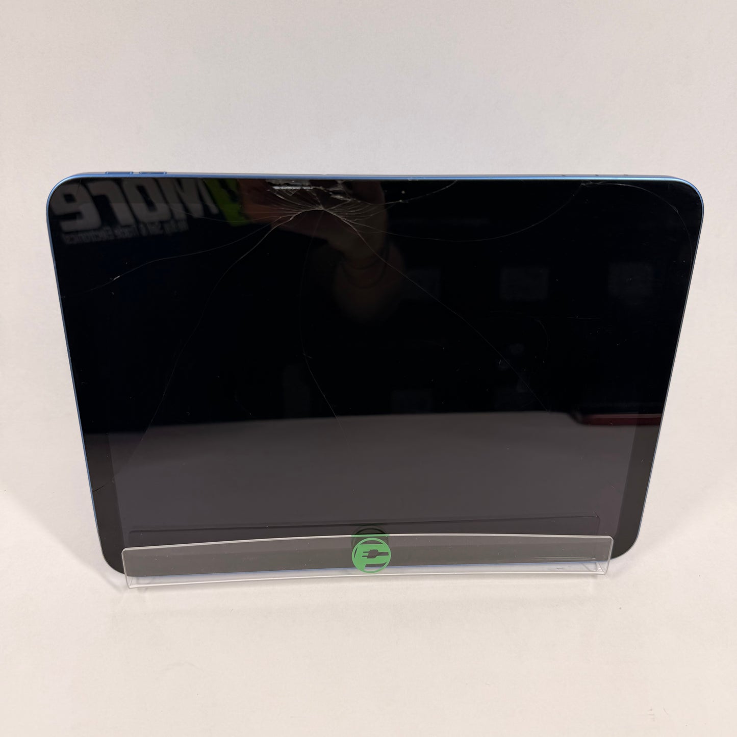 READ WiFi Only Apple iPad Air 4th Gen 64GB Silver NYFM2LL/A