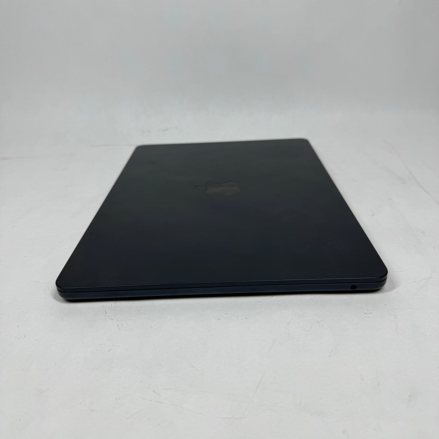 2022 Apple MacBook Air 13.6" M2 3.5GHz 8GB RAM 256GB SSD Space Black MLY33LL/A