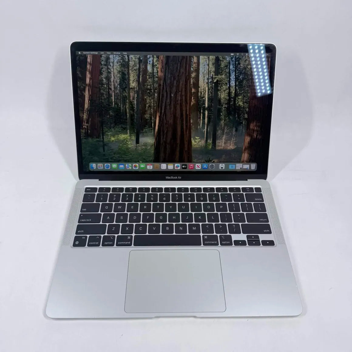 2020 Apple MacBook Air 13.3" M1 7C GPU 3.2GHz 8GB RAM 256GB MGN93LL/A