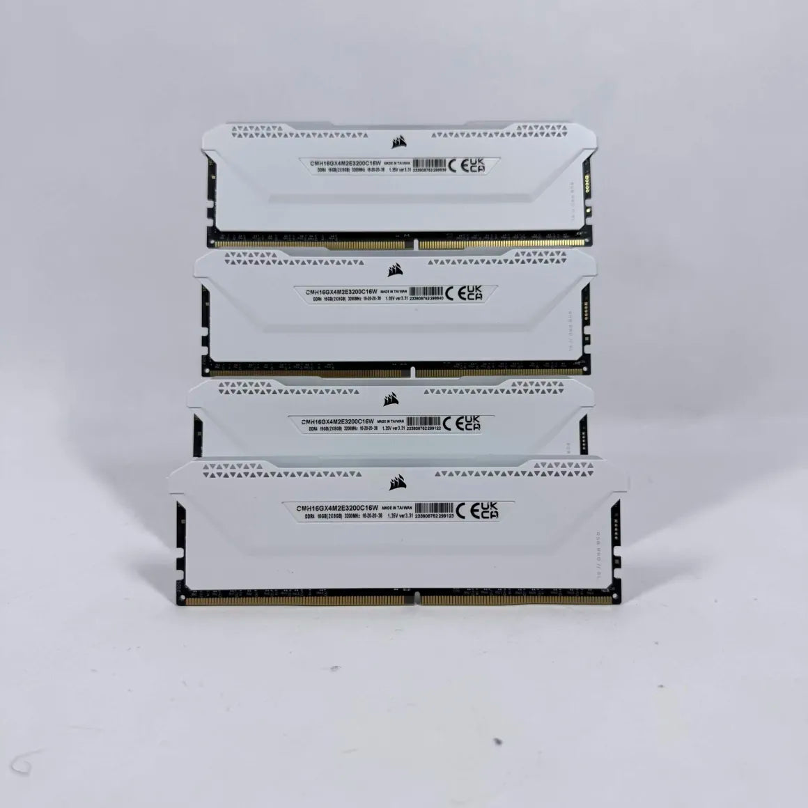 Corsair Vengeance 32GB (4x8GB) RAM DDR4 3200MHz CMH16GX4M2E3200C16W