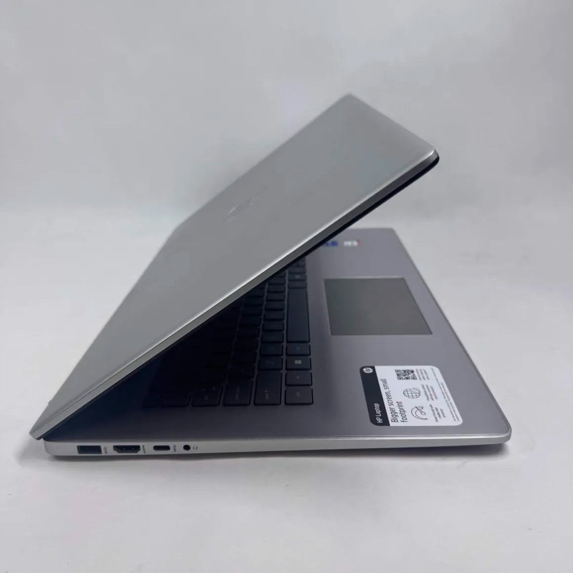 HP Laptop 17-CN3327DX 17" i7-1355U 1.7GHz 16GB RAM 1TB SSD