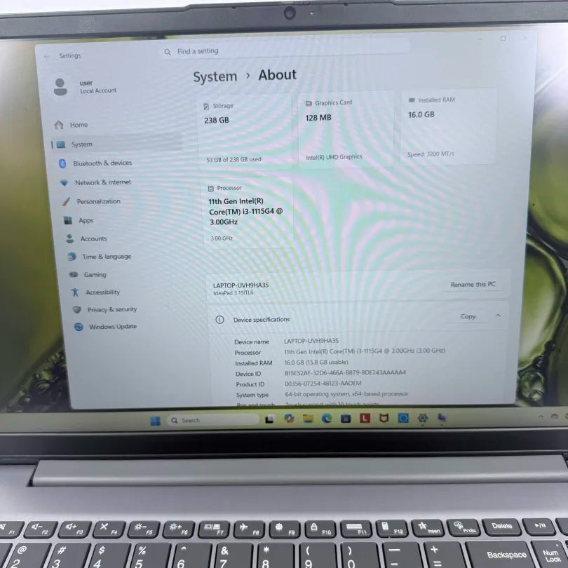 Lenovo IdeaPad 3 82H8 15.6" i3-1115G4 3.0GHz 16GB RAM 256GB SSD