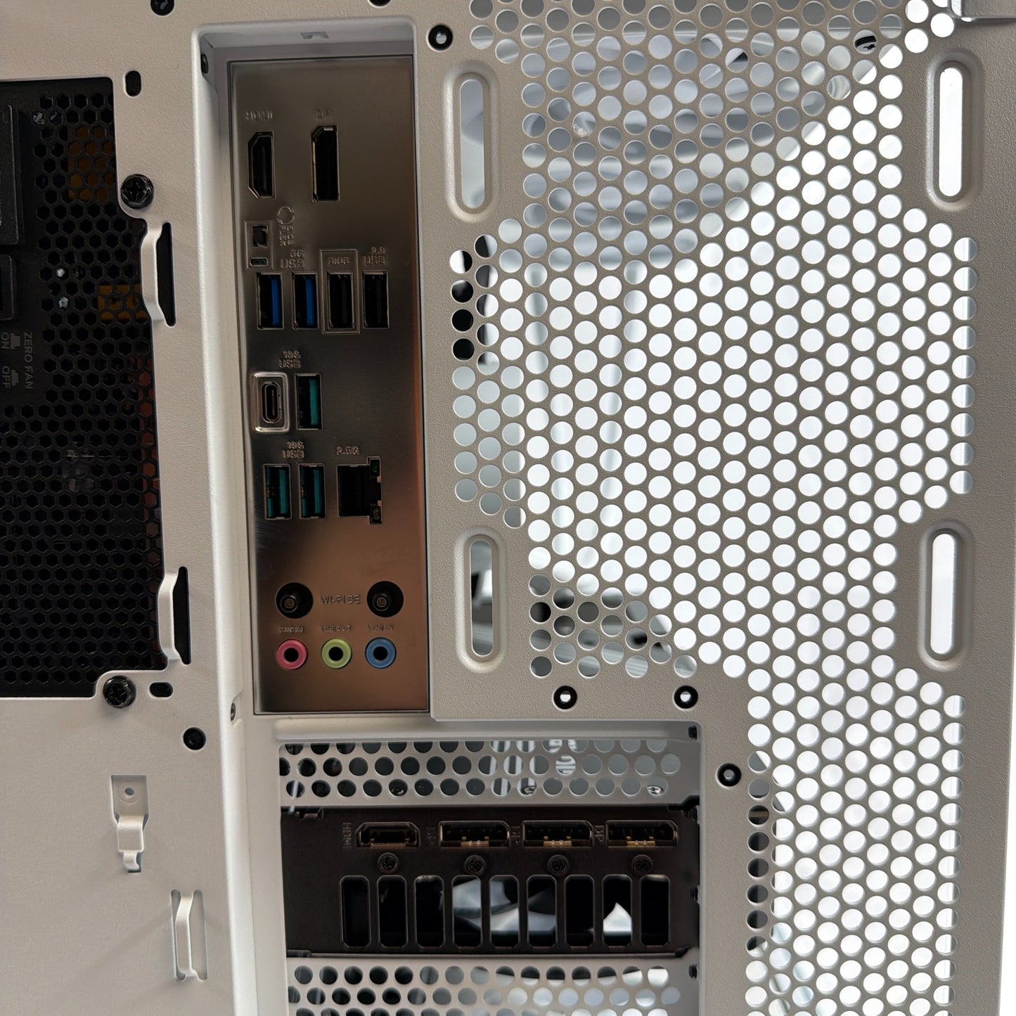NZXT Custom PC Ryzen 7 9800X3D 32GB RAM 4TB SSD Gigabyte GeForce RTX 5080