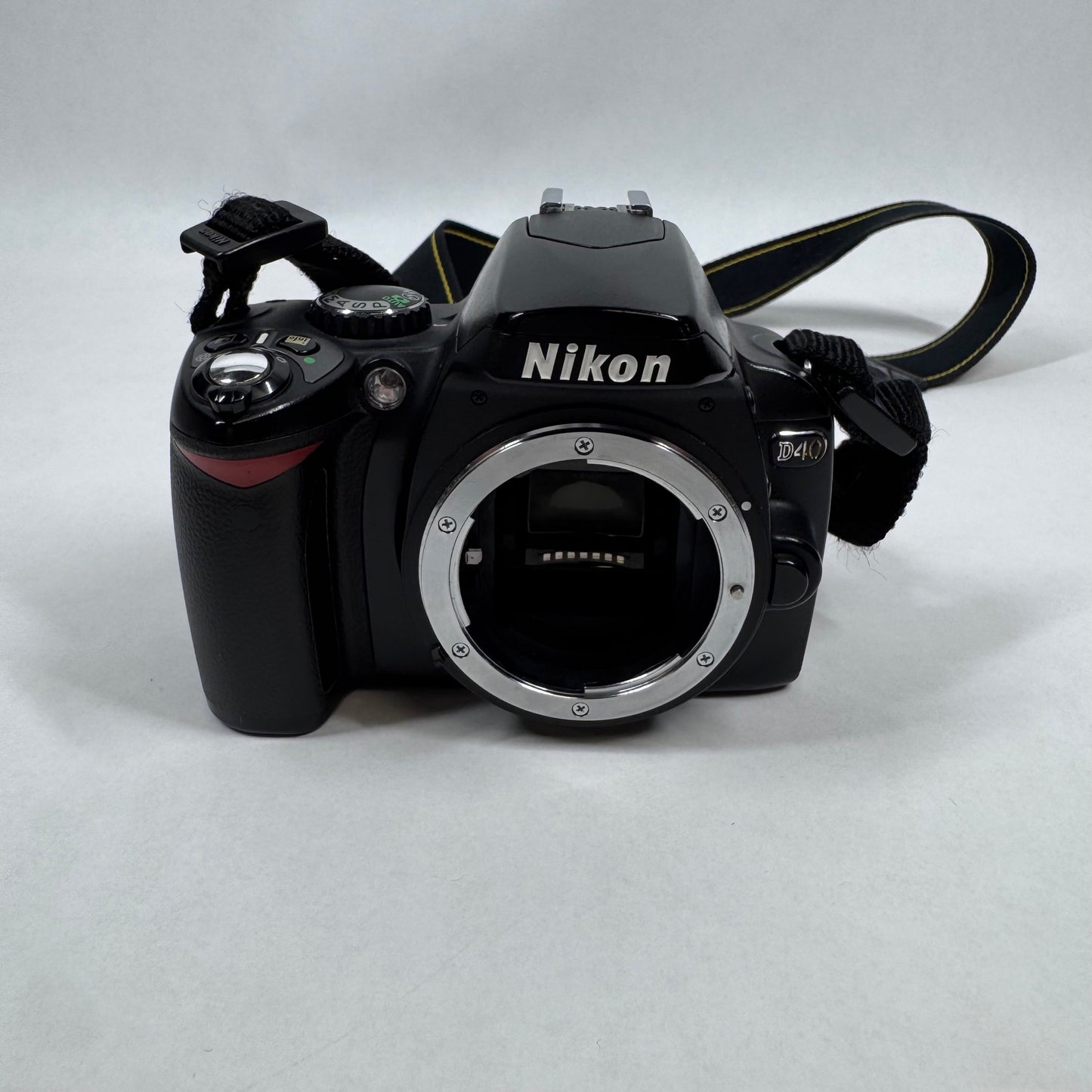 Nikon D40 6.1MP Digital SLR DSLR Camera Body Only