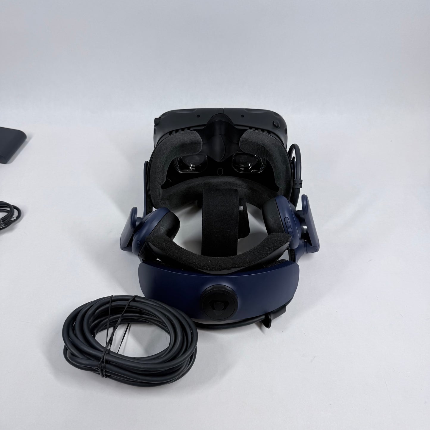 HTC Vive Pro 2 Full Kit VR System 99HASZ011-00