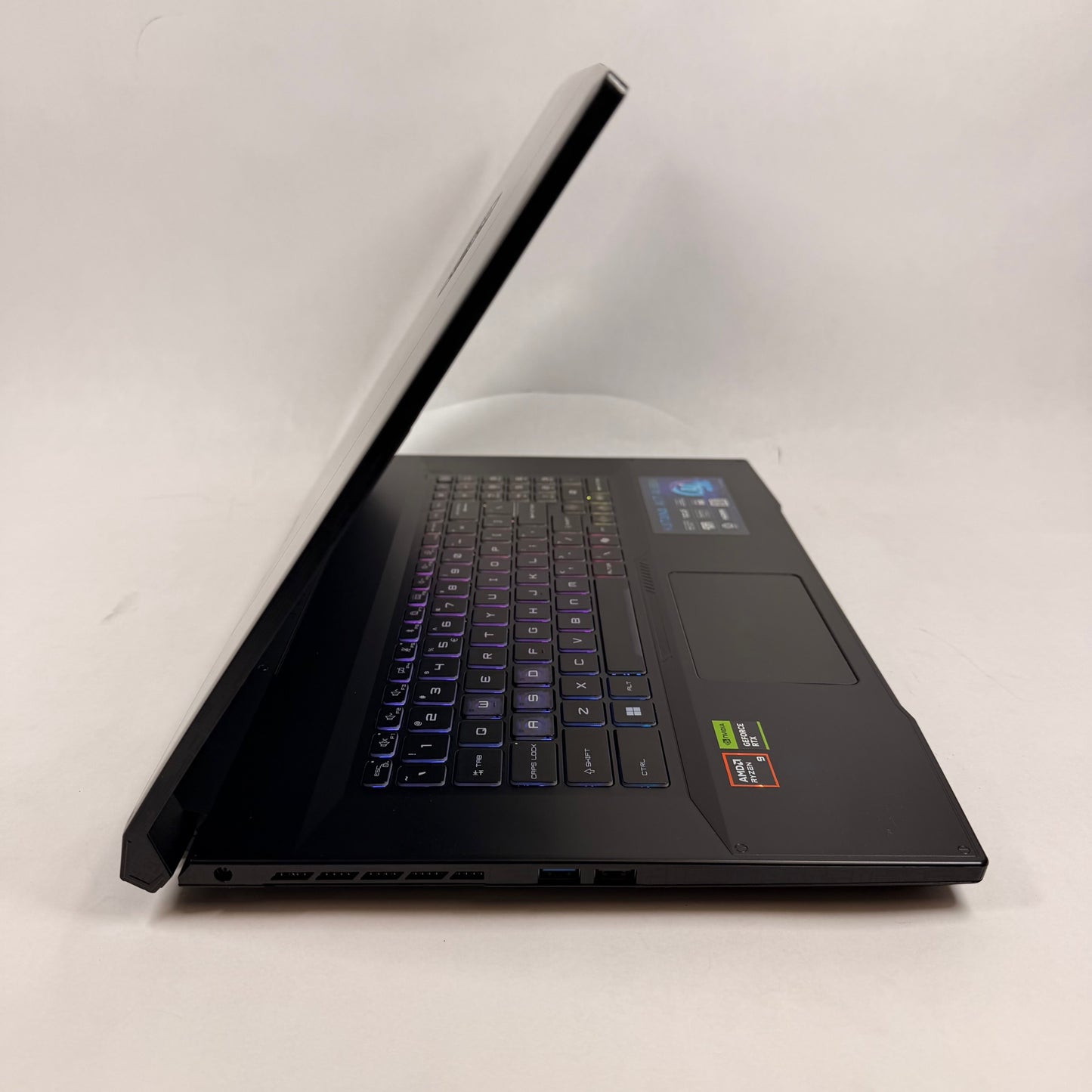 MSI Katana A17 AI B8VE 17.3" Ryzen 9 8945HS 32GB RAM 1TB SSD GeForce RTX 4050