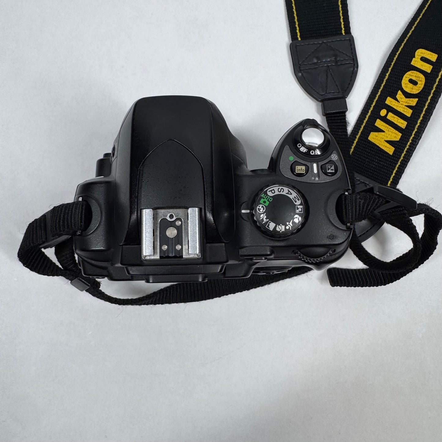 Nikon D40 6.1MP Digital SLR DSLR Camera Body Only