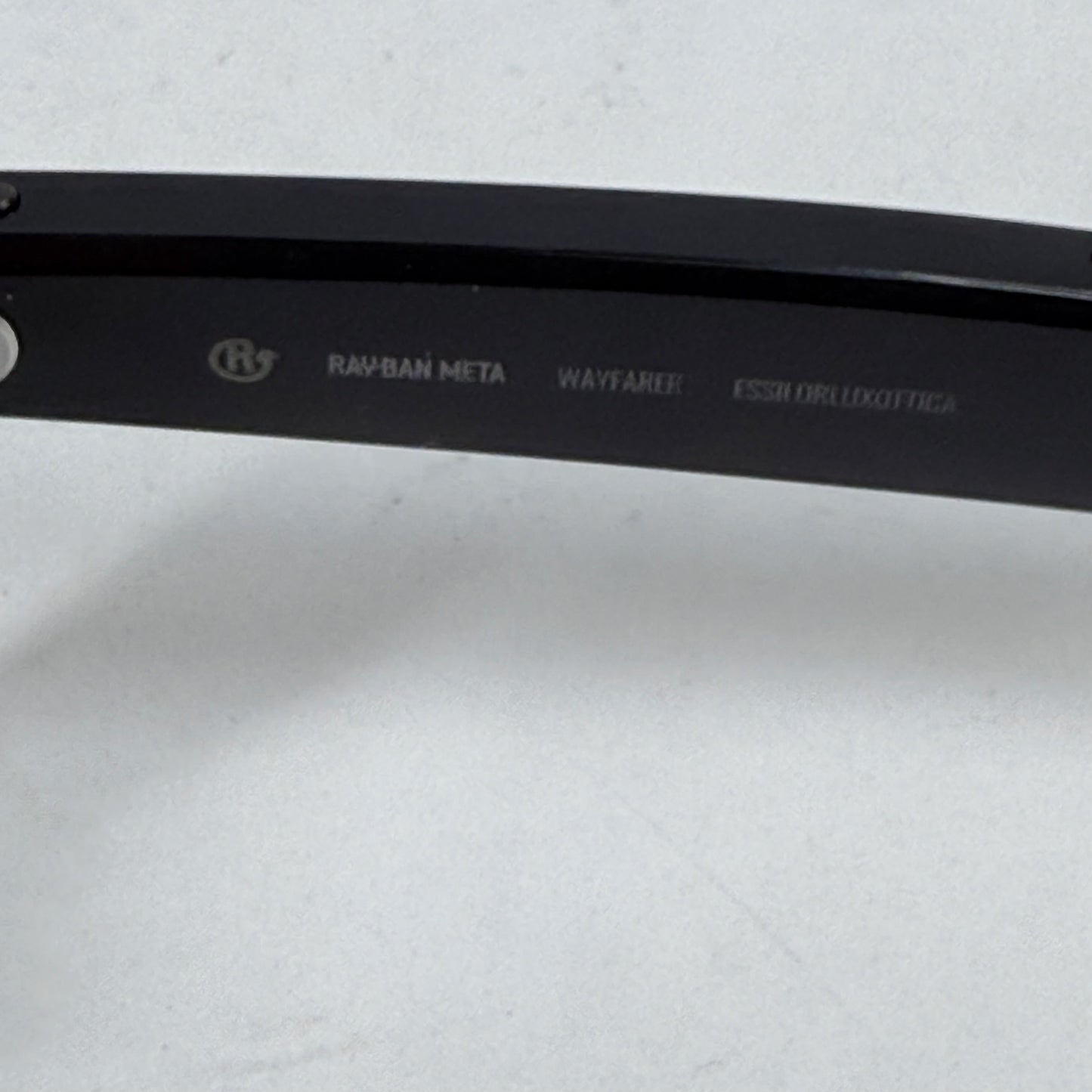 Ray-Ban Stories Wayfarer Shiny Black Standard MZ-76E2T0 AI Smart Glasses